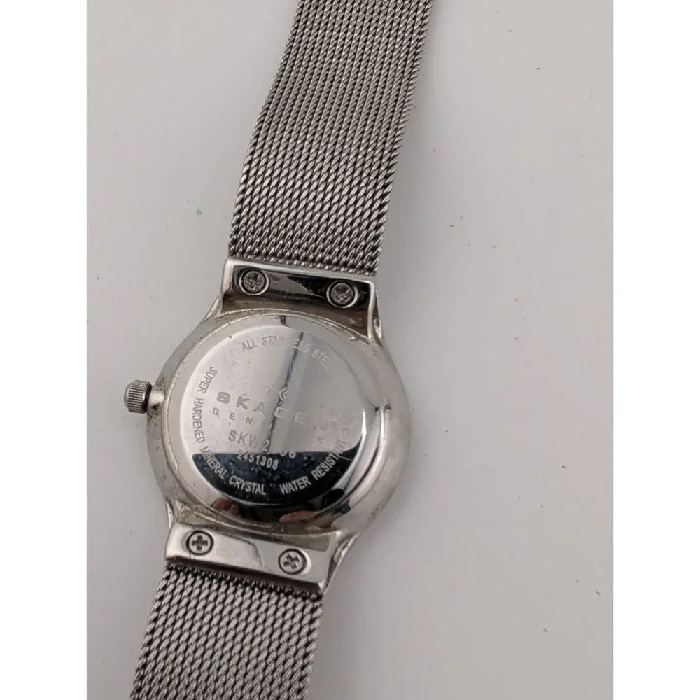 Skagen Women's Watch 24mm Case Diamond Markers Silver Band SKW2156 New Battery